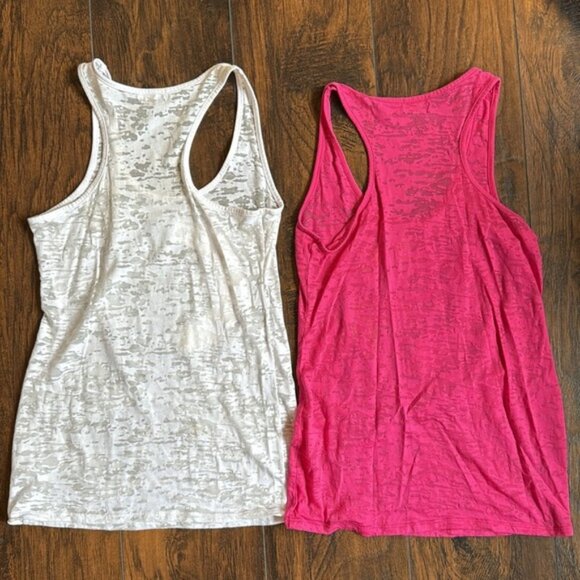 Guess women’s tank tops size M 2 total (F) - Picture 6 of 6